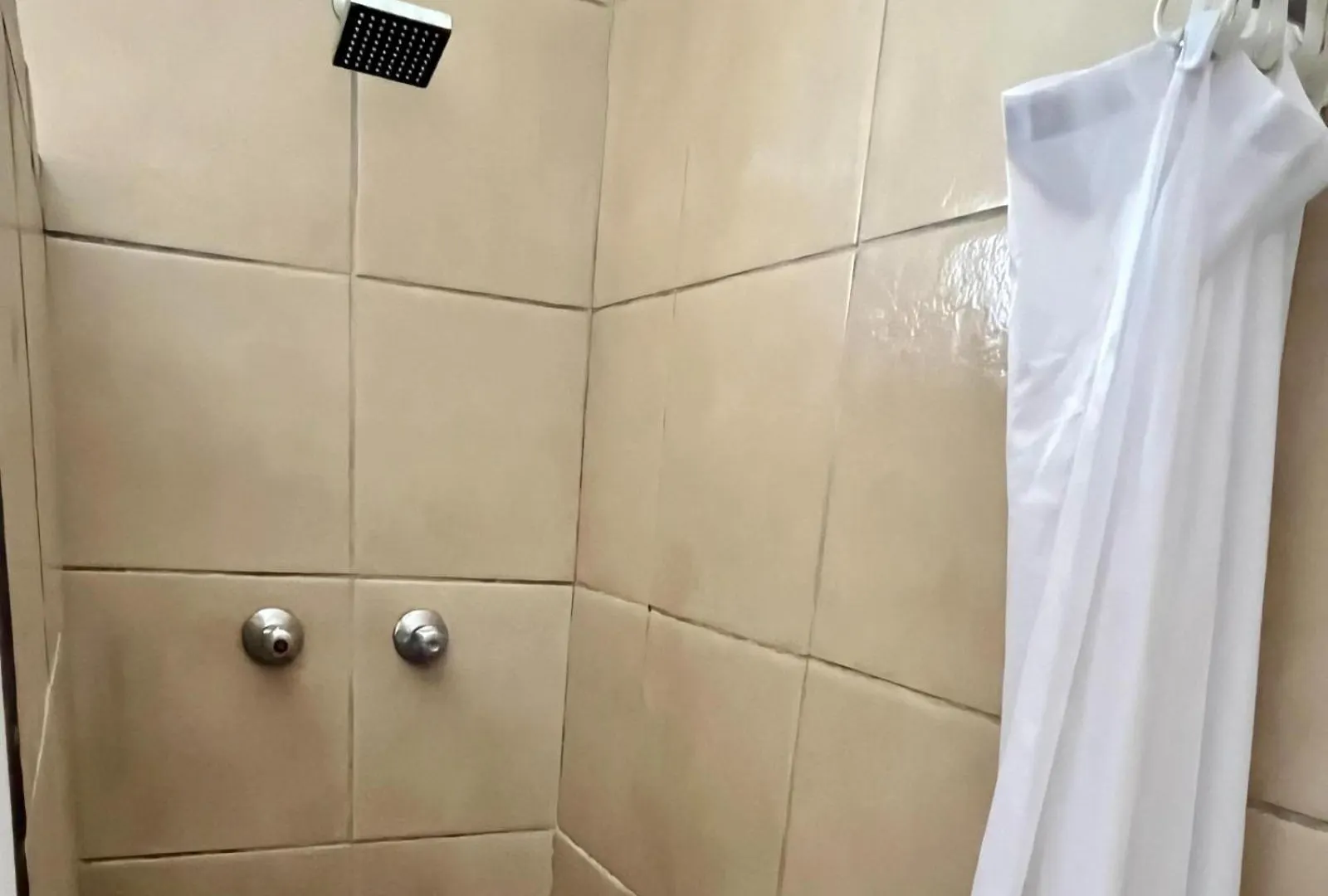 Le Leu Self Catering Apartment Cape Town