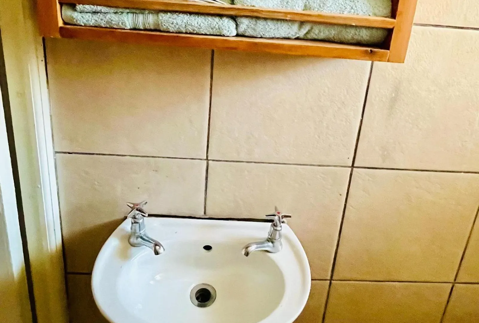 Le Leu Self Catering Apartment Cape Town