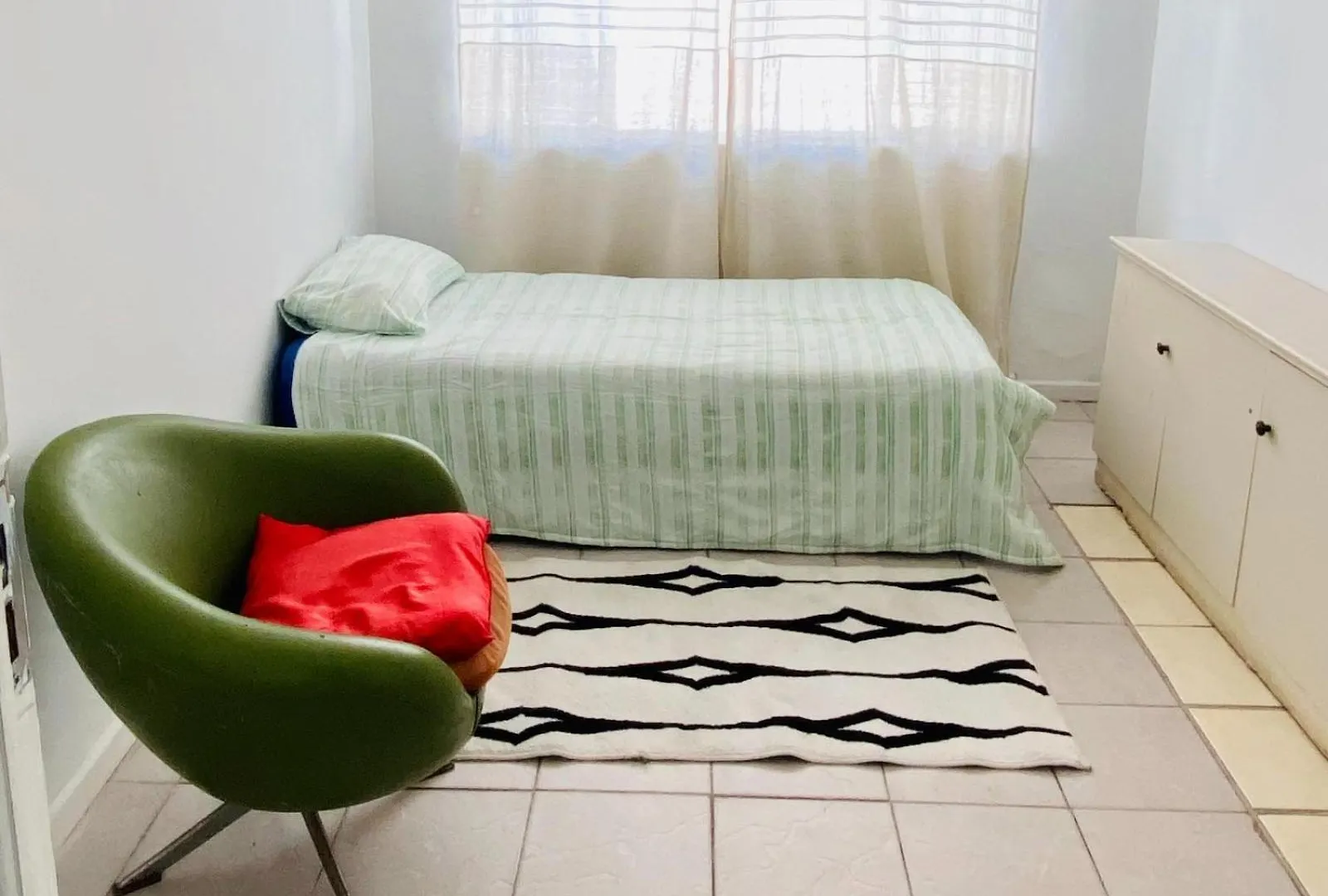 Le Leu Self Catering Apartment Cape Town