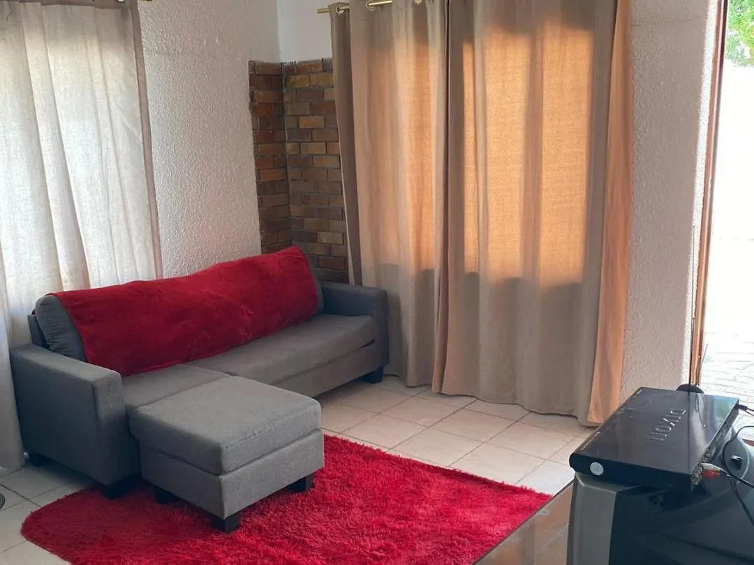Le Leu Self Catering Apartment Cape Town