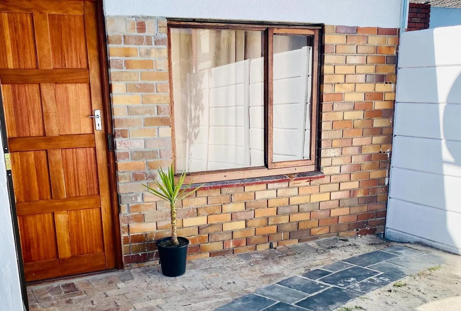 Le Leu Self Catering Apartment Cape Town